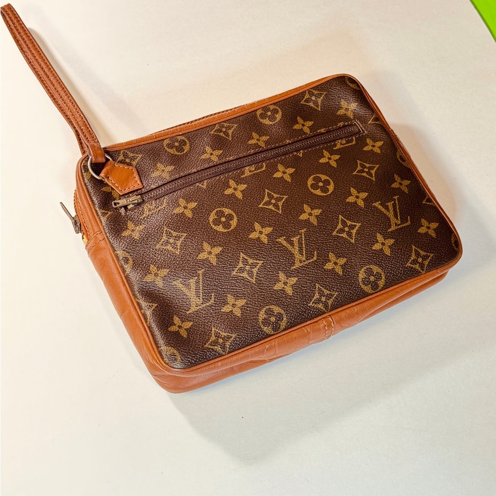 Louis Vuitton Brown Monogram Man’s Briefcase hand strap